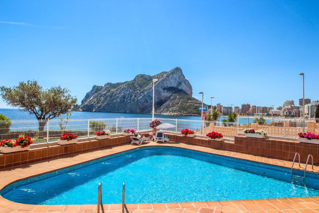 Het zwembad bij of vlak bij Angel - sea view apartment in Calpe