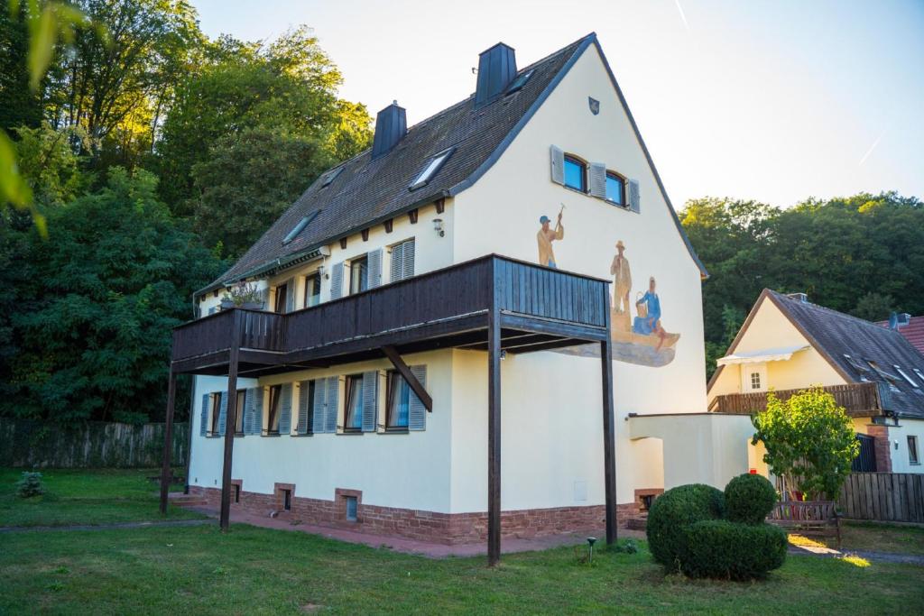 a house with a painting on the side of it at Ferienwohnung an der Mainschleuße in Harrbach