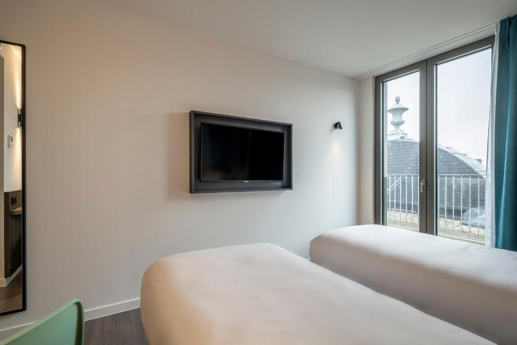 TV a/nebo společenská místnost v ubytování B&B HOTEL Gent Centrum
