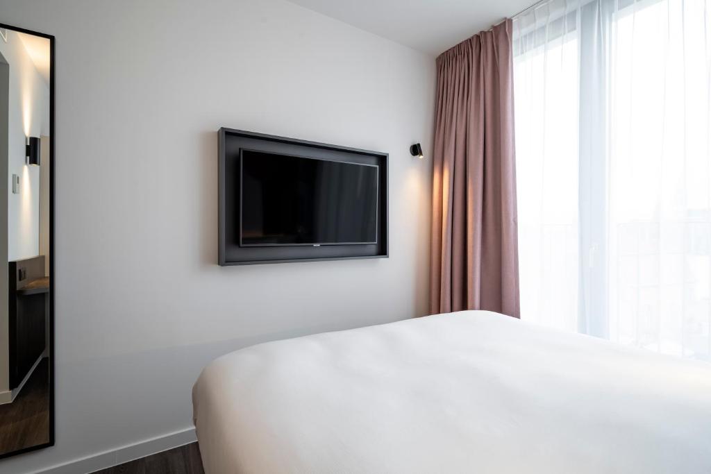 TV a/nebo společenská místnost v ubytování B&B HOTEL Gent Centrum