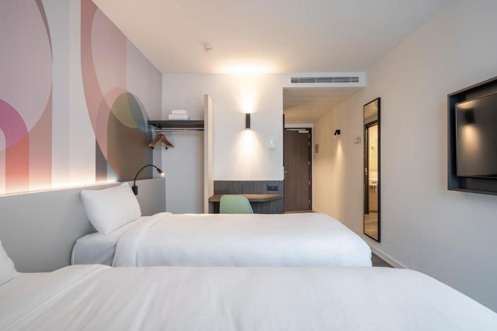 Postel nebo postele na pokoji v ubytování B&B HOTEL Gent Centrum