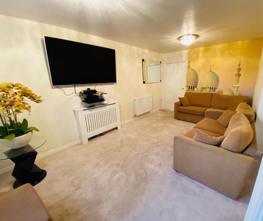 TV a/nebo společenská místnost v ubytování Birmingham Guesthouse