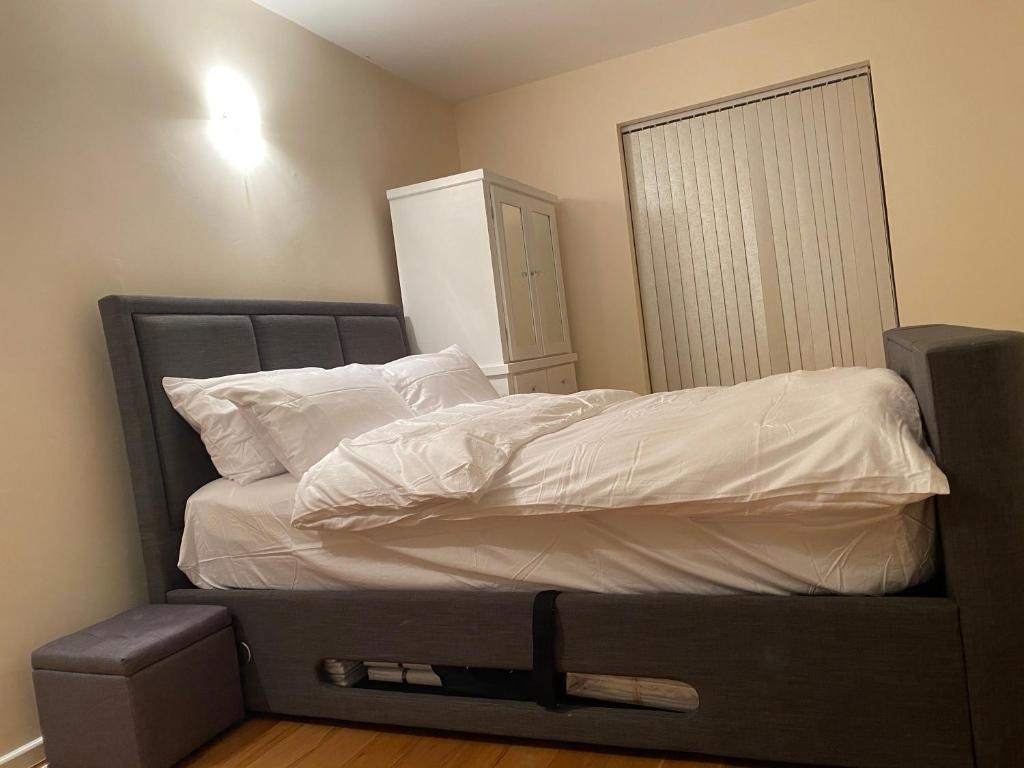 Postel nebo postele na pokoji v ubytování Birmingham Guesthouse
