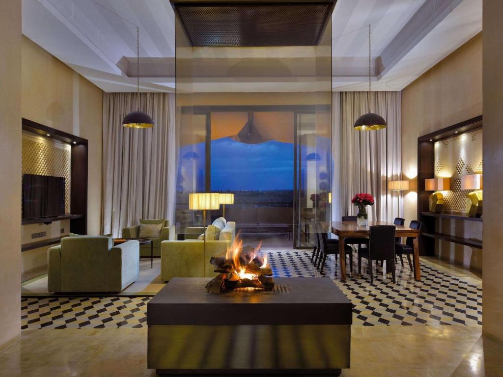 Posezení v ubytování Fairmont Royal Palm Marrakech