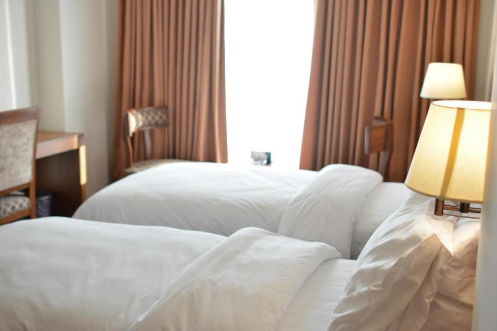 Posteľ alebo postele v izbe v ubytovaní Esquire Hotels & Apartments