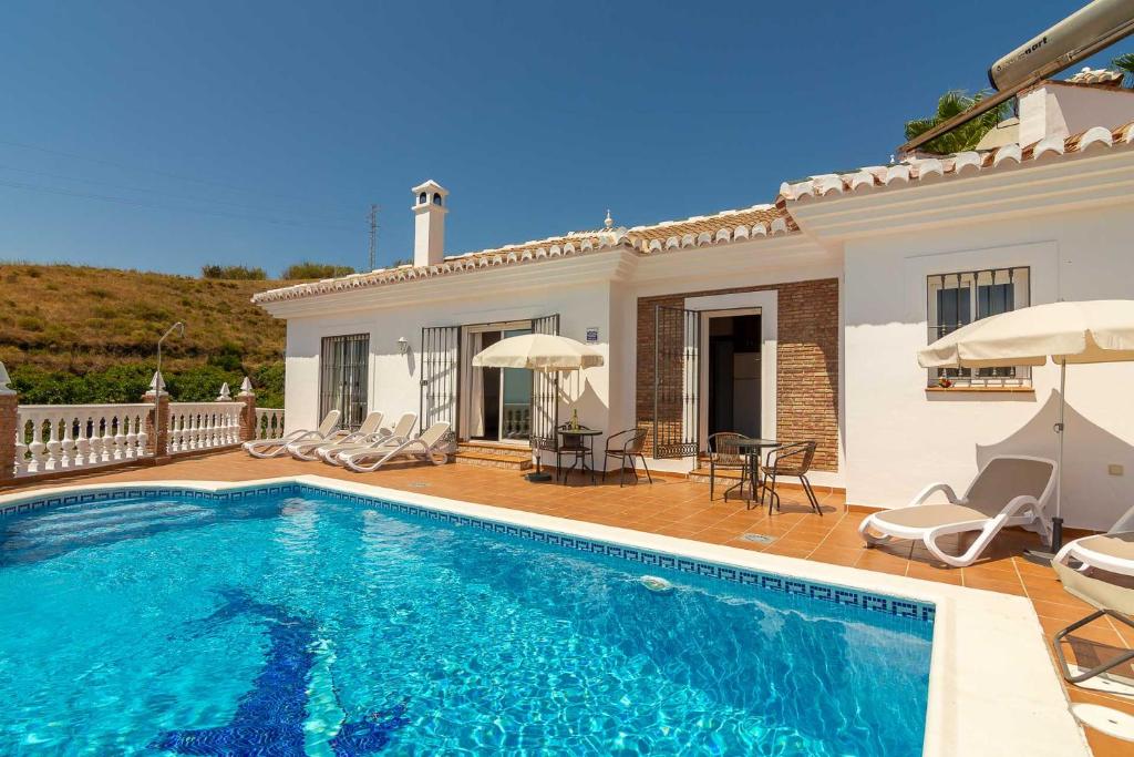 VILLA ANDALUCÍA: cerca de todo, intimidad y espacio