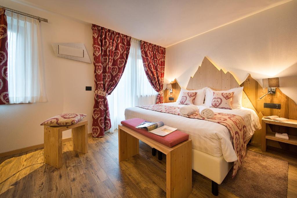 Postel nebo postele na pokoji v ubytování Hotel Bucaneve