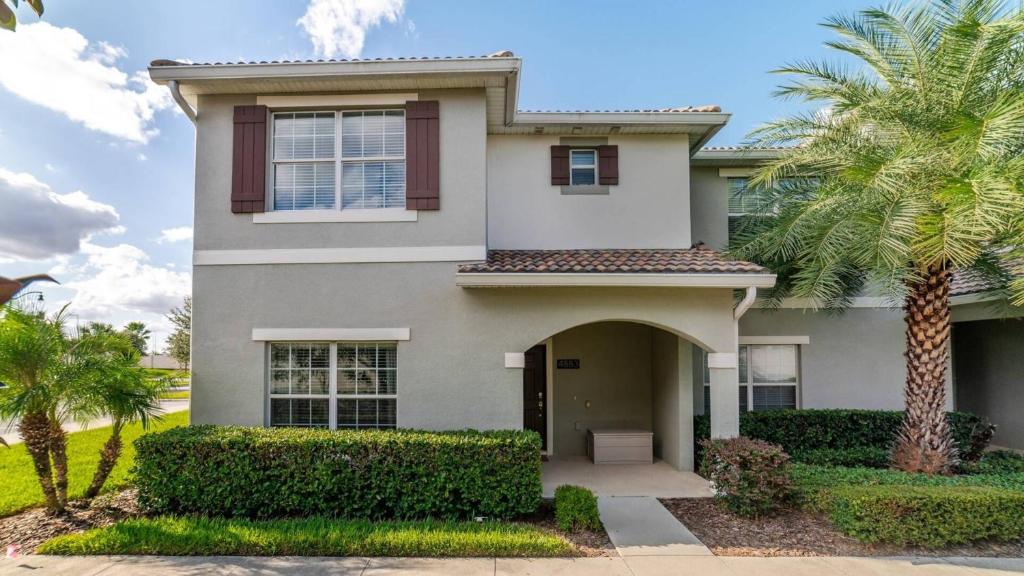 Beautiful Townhome with first class amenities on Storey Lake Resort, Orlando Townhome 4840