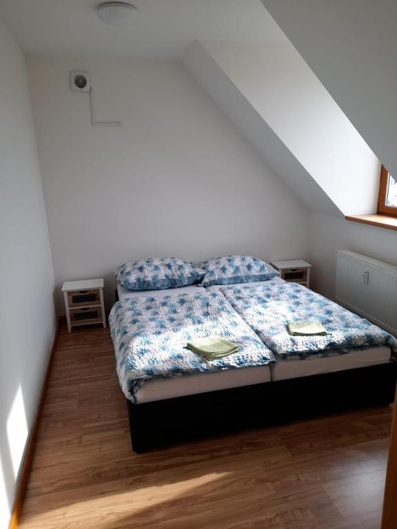 Postel nebo postele na pokoji v ubytování Riegrova