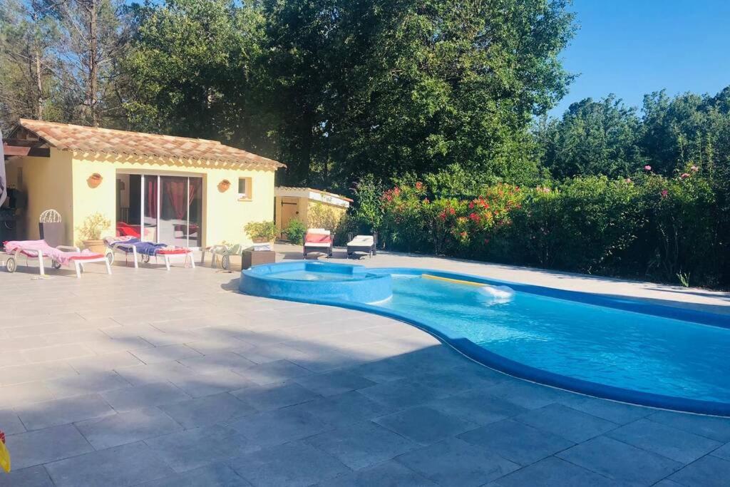 Bazén v ubytování maisonette Cosi nebo v jeho okolí