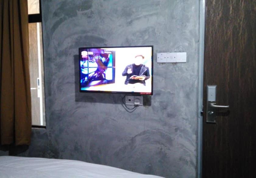 En TV eller et underholdningssystem på Myera Hotel
