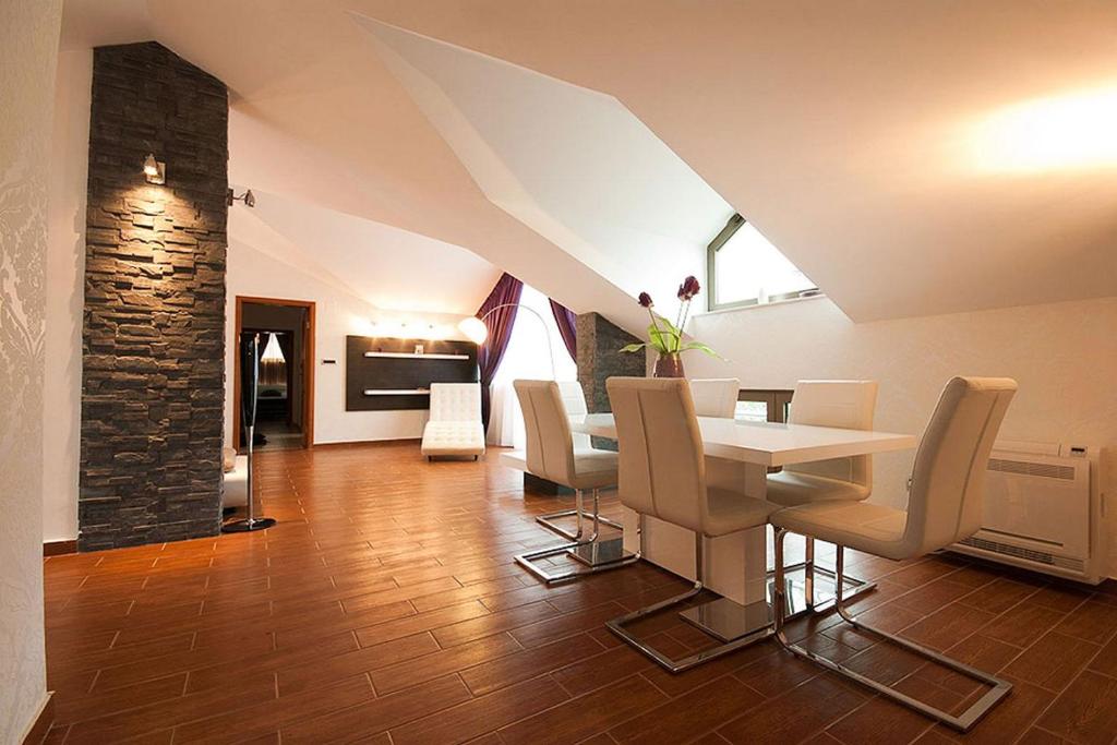 Domador Rooms & Apartments - Two-Bedroom Apartment