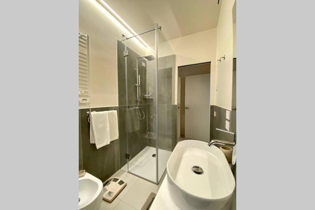 WINE AND HORSE - Next to Station and Free Parking - 17