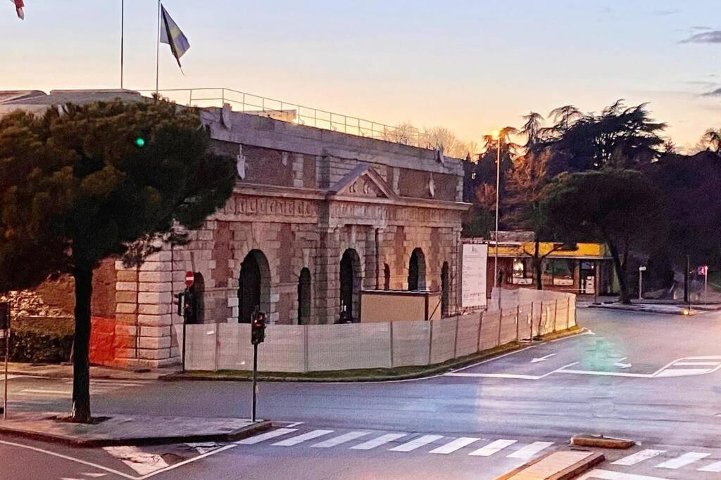 WINE AND HORSE - Next to Station and Free Parking - 11