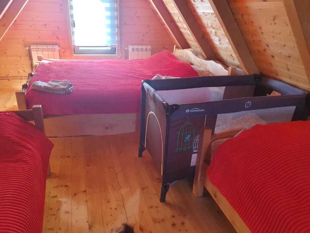 Postel nebo postele na pokoji v ubytování Lodge Ljubiska Previja