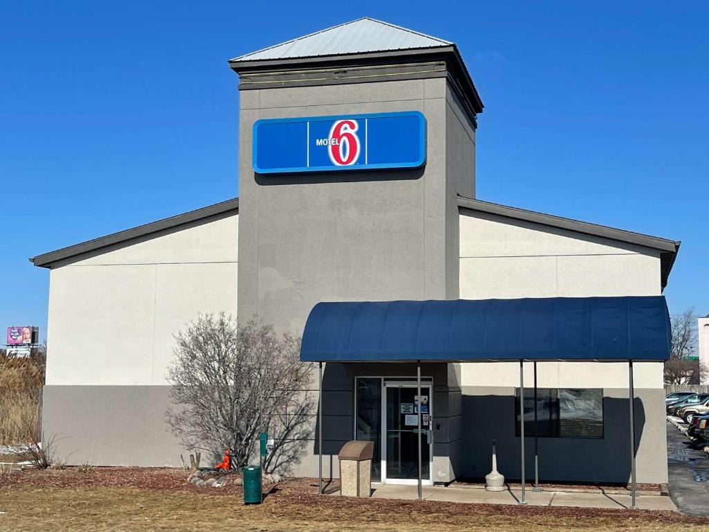 a gas station with a sign on the side of it at Motel 6-Green Bay, WI - Lambeau in Green Bay