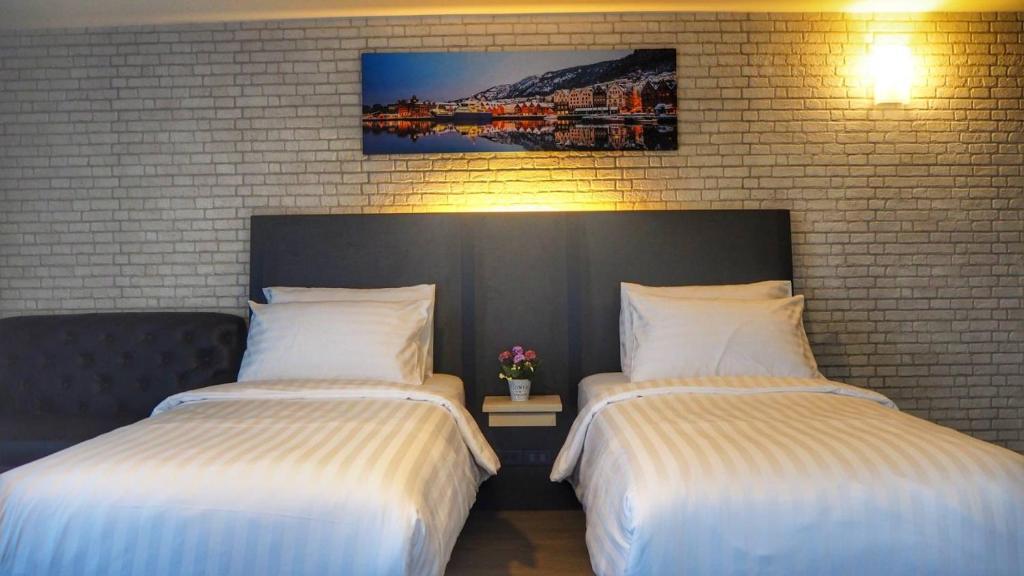 BB Glass House - Resim 23