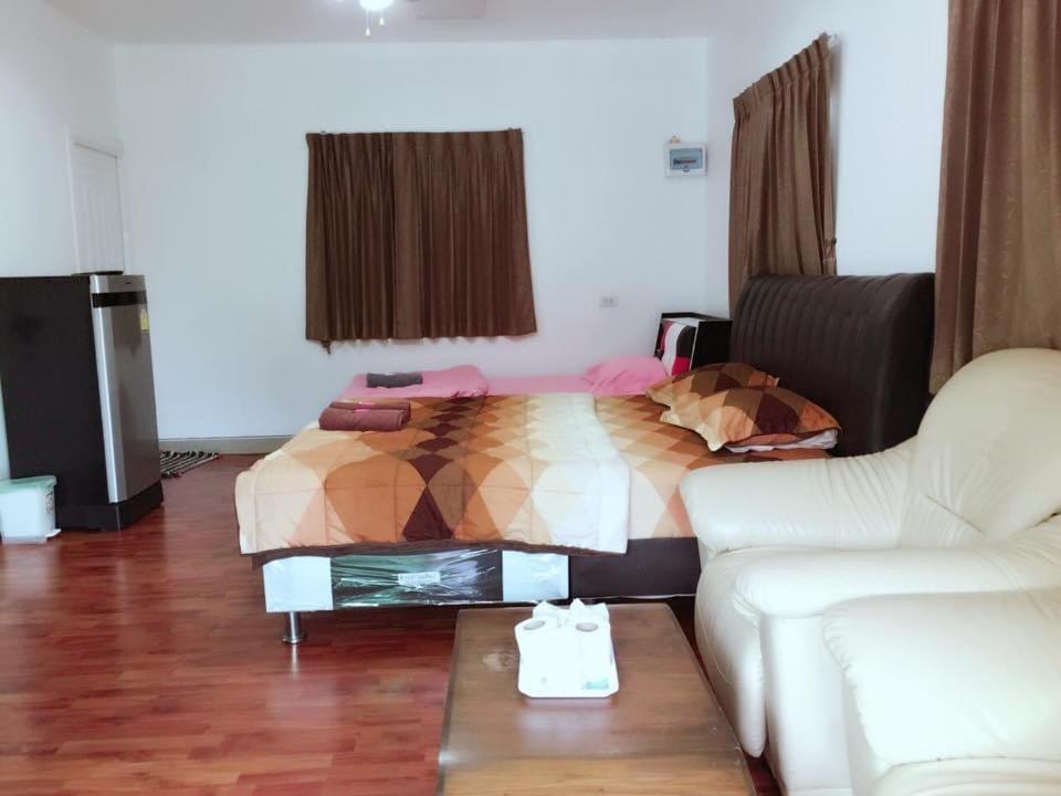 ริมบึงสวนพริกรีสอร์ท - Habitación Triple