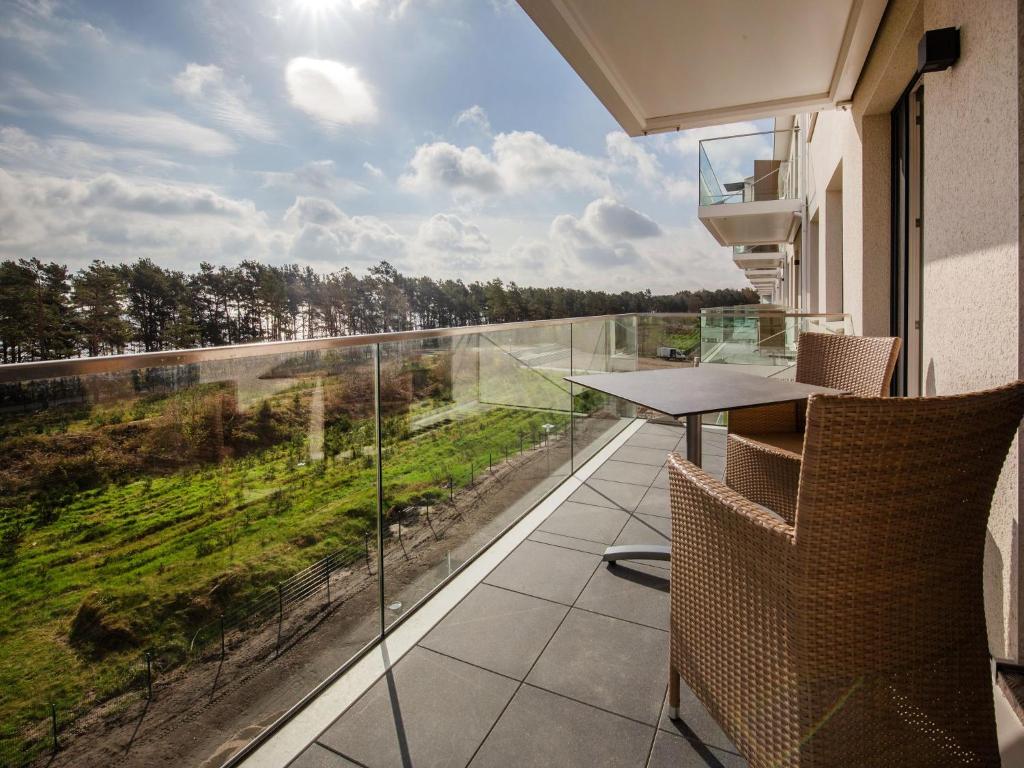 A balcony or terrace at Dünenresidenz Prora - Ferienwohnung mit Meerblick, 3 Schlafzimmern und Balkon NP-406