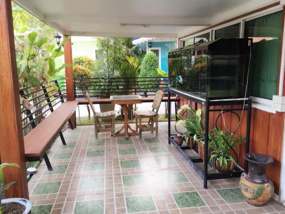 ริมบึงสวนพริกรีสอร์ท - Habitación Doble O Gemela Con Terraza
