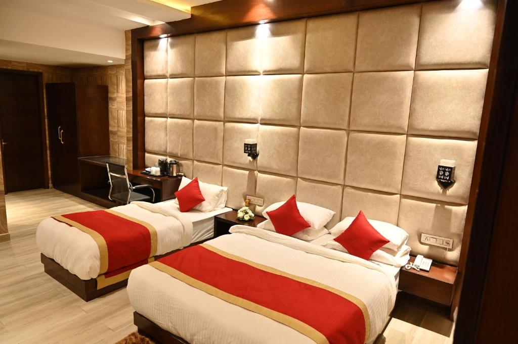 Llit o llits en una habitació de Hotel Aakriti Clarks Inn Express