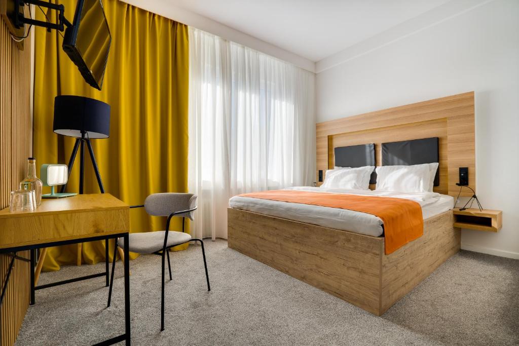 Rúm í herbergi á Bed & Breakfast Sky City Center