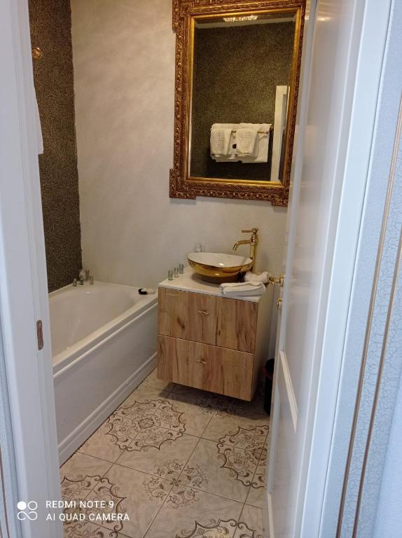 JMR Royal -Luxury Rooms & Private Sauna - Resim 9