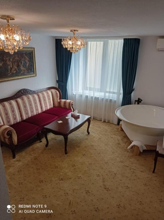 
Deluxe Suite with Spa Bath
