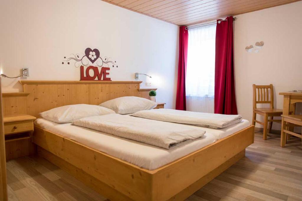 Postel nebo postele na pokoji v ubytování Gasthof Schindler
