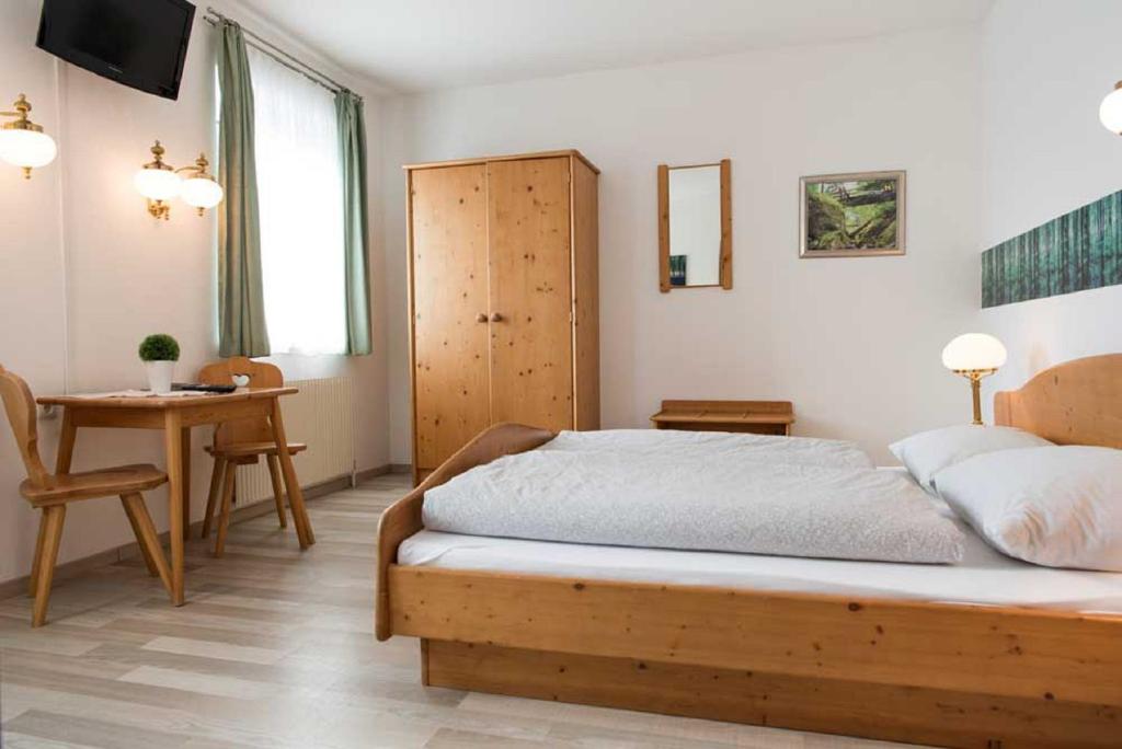 Postel nebo postele na pokoji v ubytování Gasthof Schindler