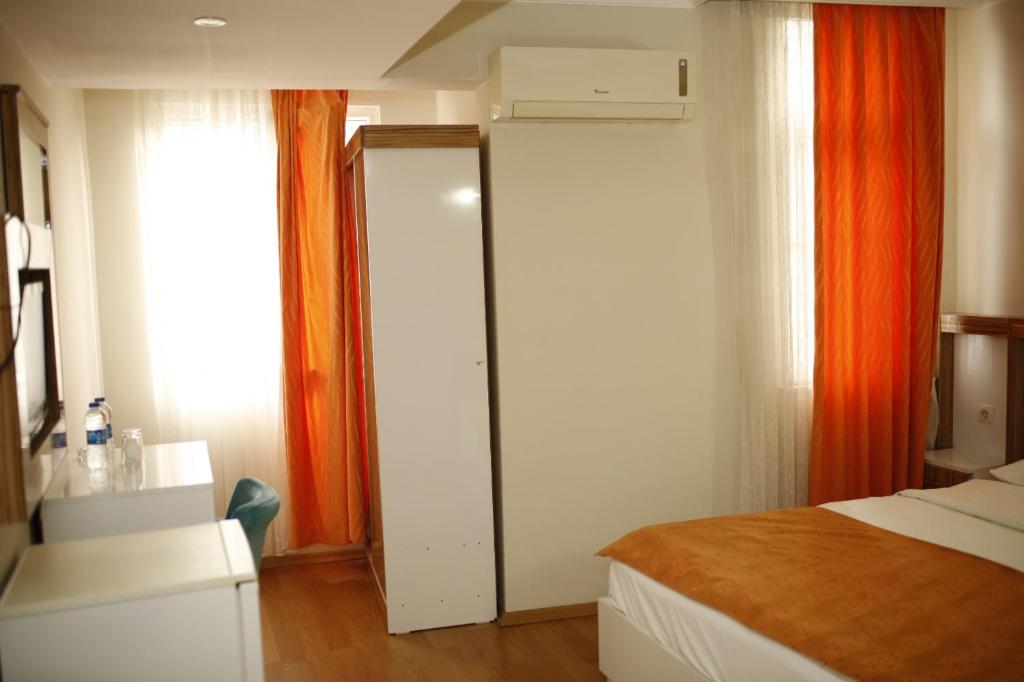 Postel nebo postele na pokoji v ubytování Özhan Hotel