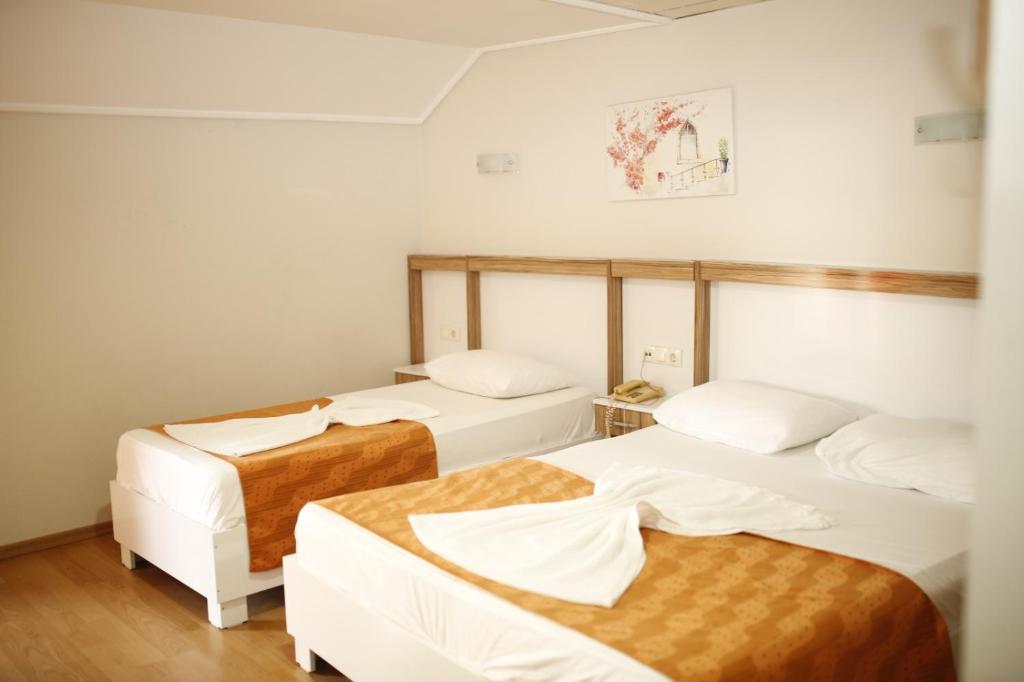 Postel nebo postele na pokoji v ubytování Özhan Hotel
