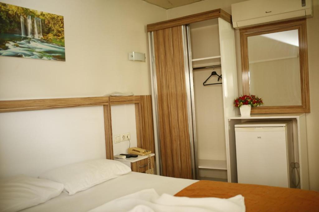 Postel nebo postele na pokoji v ubytování Özhan Hotel