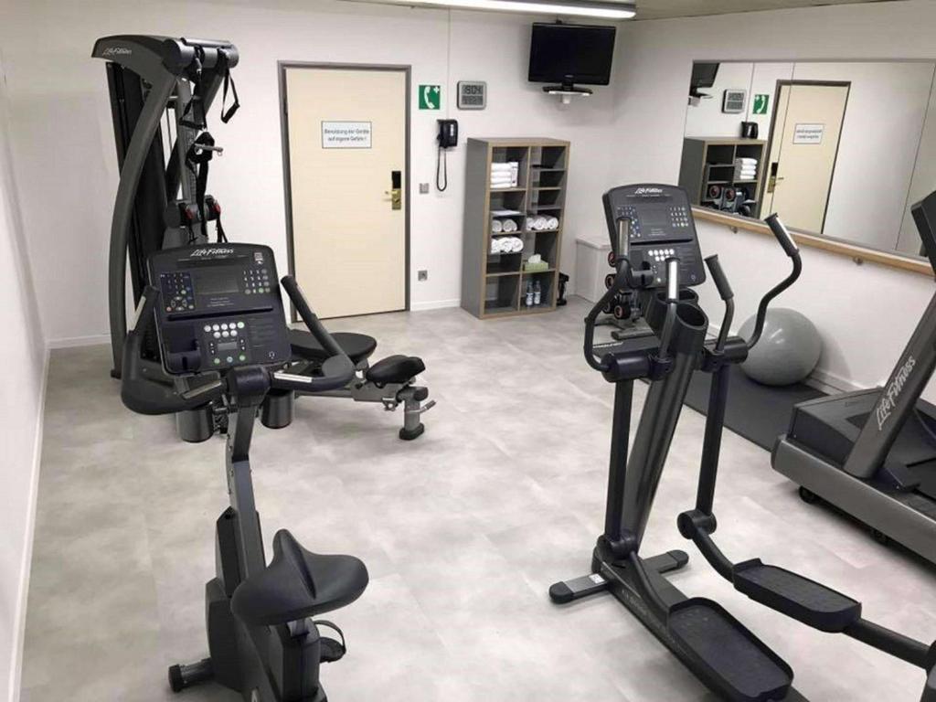 Fitness centrum a/nebo fitness zařízení v ubytování Mercure Hotel München Süd Messe