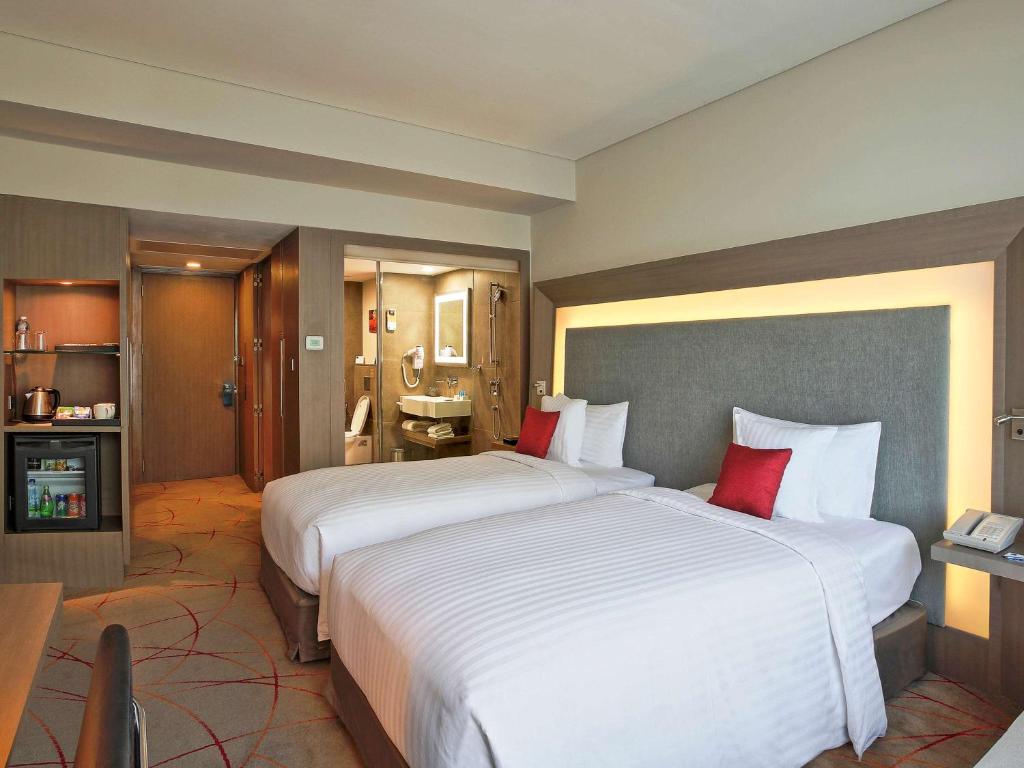 Postel nebo postele na pokoji v ubytování Novotel Kolkata Hotel and Residences