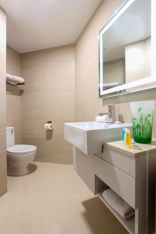 Koupelna v ubytování VR Queen Street Hotel & Suites