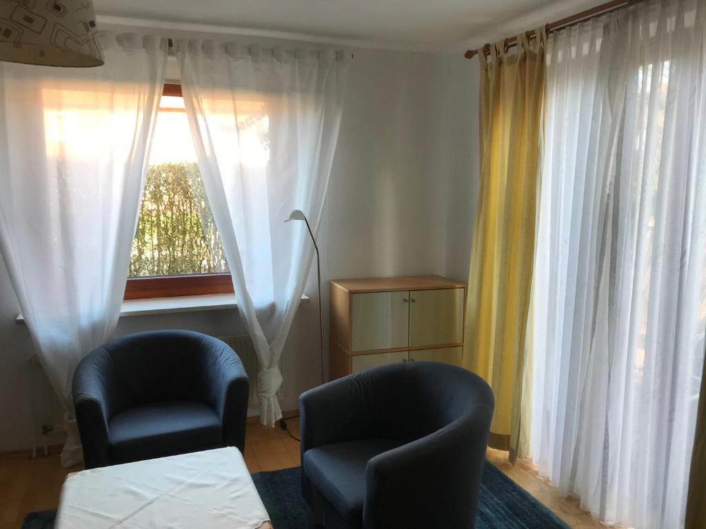 a living room with two chairs and a window at Ferienwohnung Hanns in Kiel