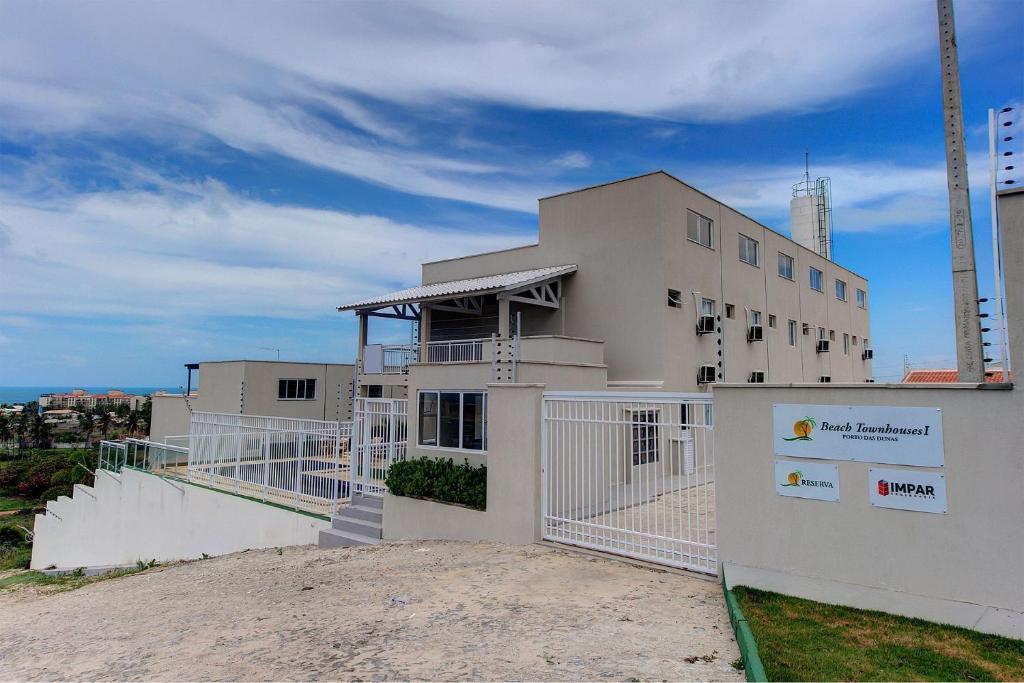  Casa em condomínio no melhor de Porto das Dunas por Carpediem
