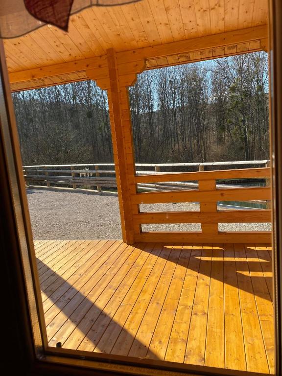 Balkón nebo terasa v ubytování Les Chalets Du Marais