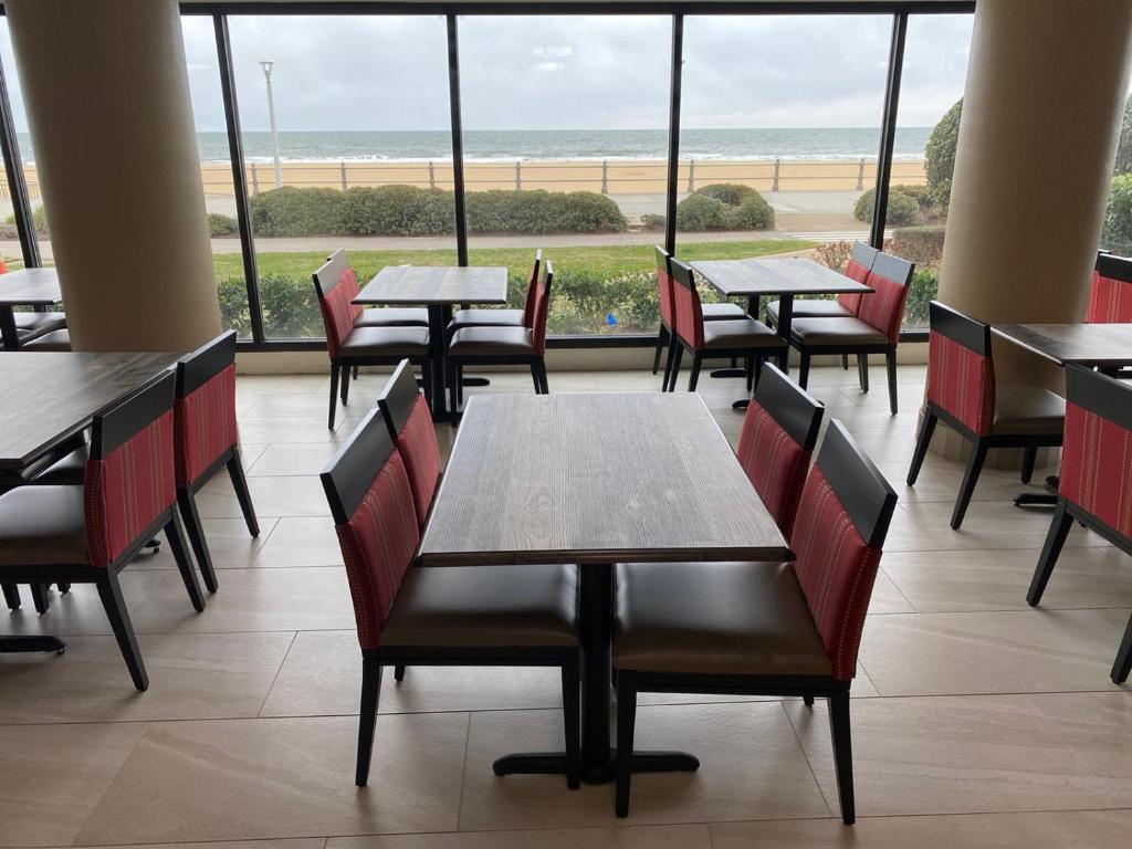 Coastal Hotel & Suites Virginia Beach - Oceanfront photo