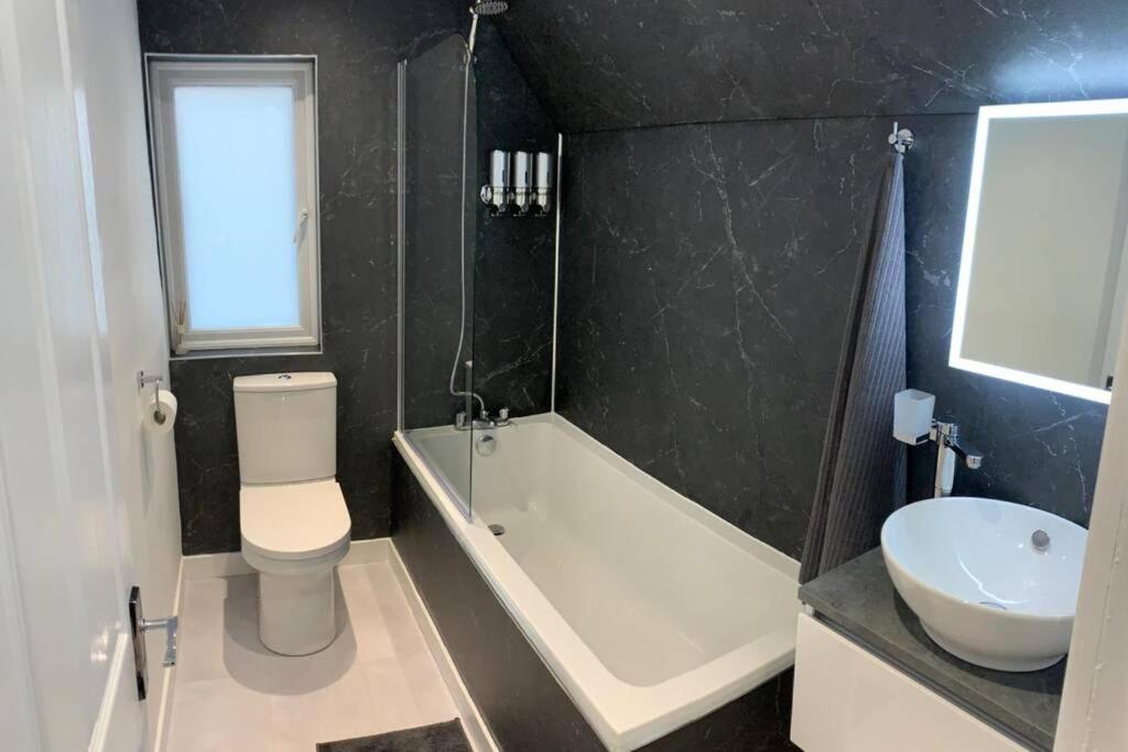 Koupelna v ubytování *STUNNING & SPACIOUS* 3 Bed House, 5min from Oban