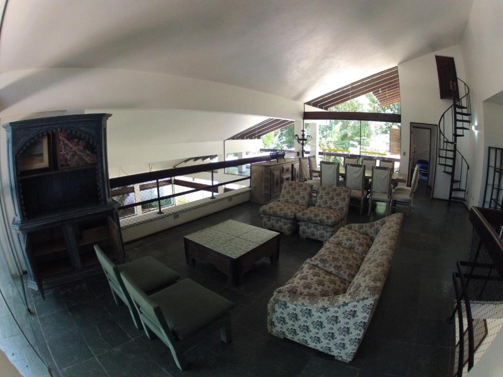  Linda Casa em Ubatuba Praia do Tenório com piscina a 150 metros do mar .