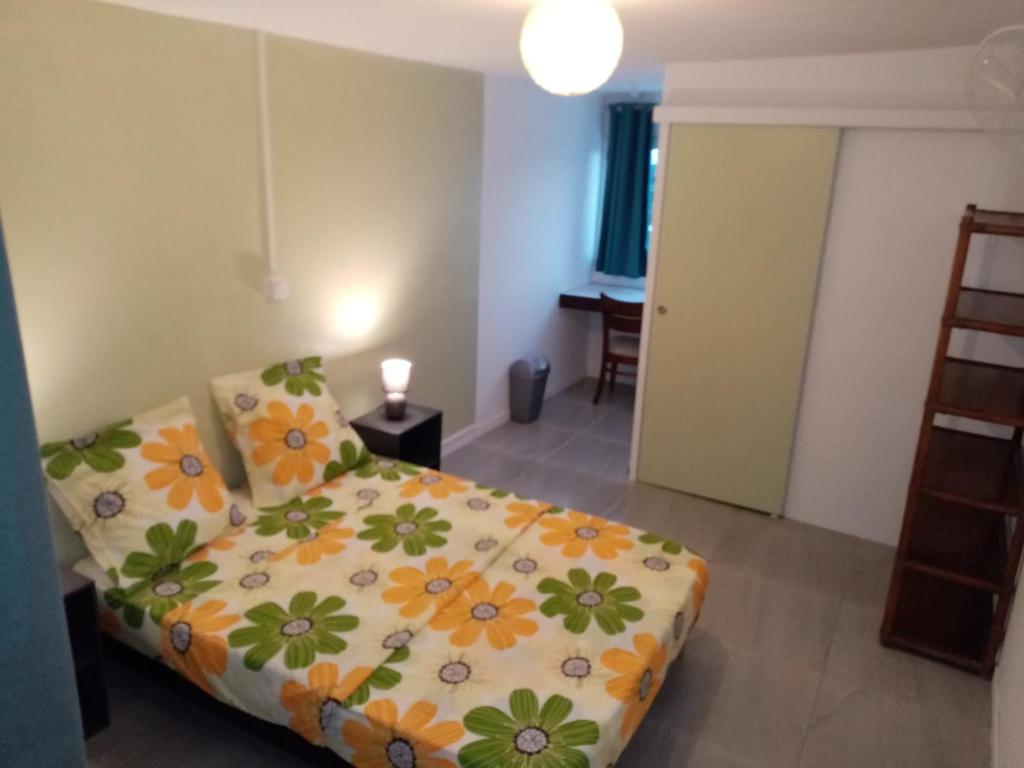 Chambre des Bassins - Three-Bedroom Apartment