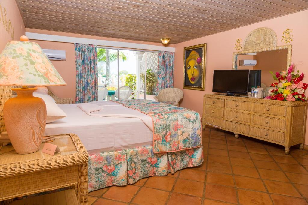 Postel nebo postele na pokoji v ubytování Coco Reef Resort & Spa