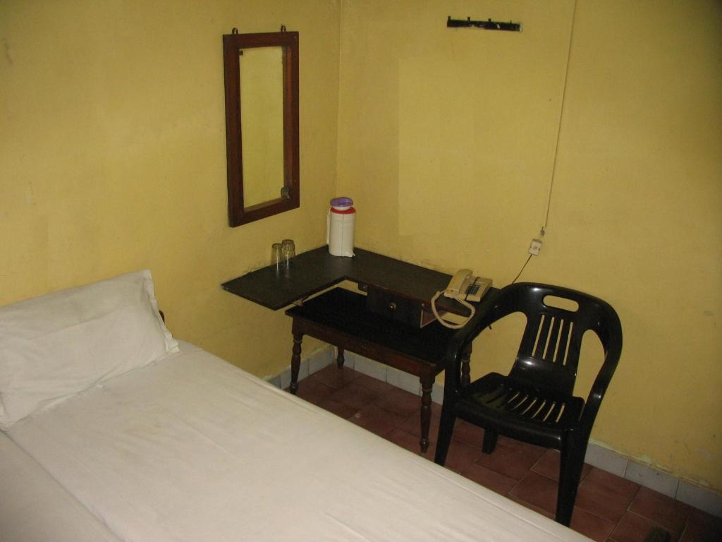 Postel nebo postele na pokoji v ubytování Vasantha Lodge Purasawalkam chennai