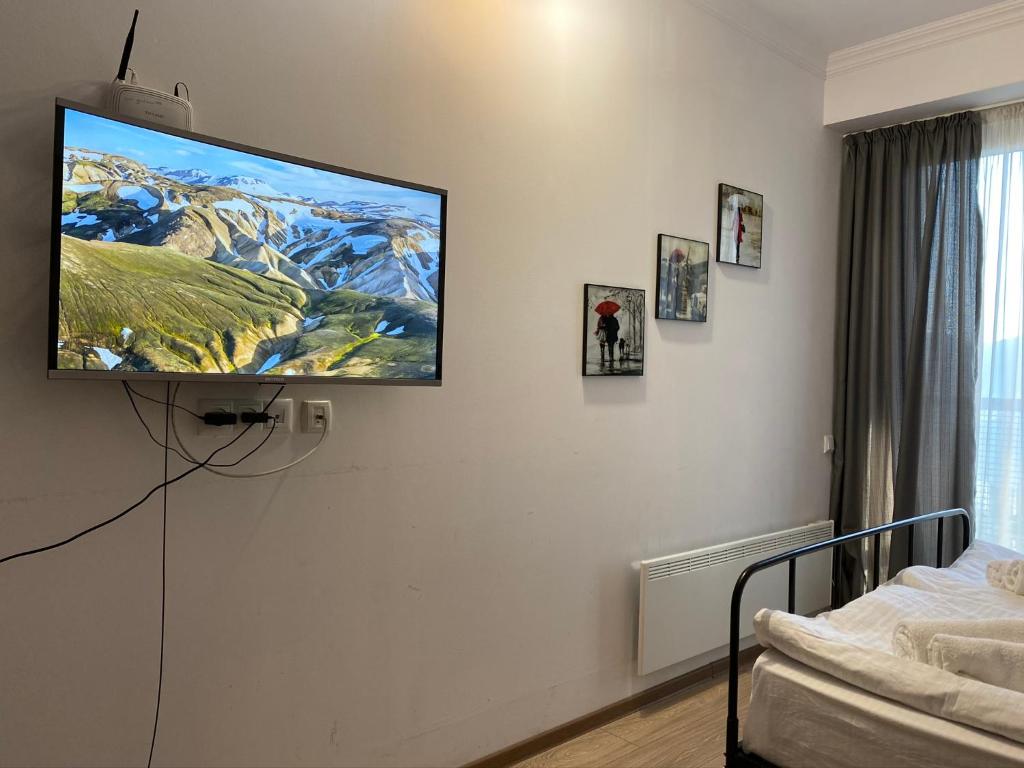 TV a/nebo společenská místnost v ubytování Gudauri Loft Apartment 418, Next to the Pirveli Lift
