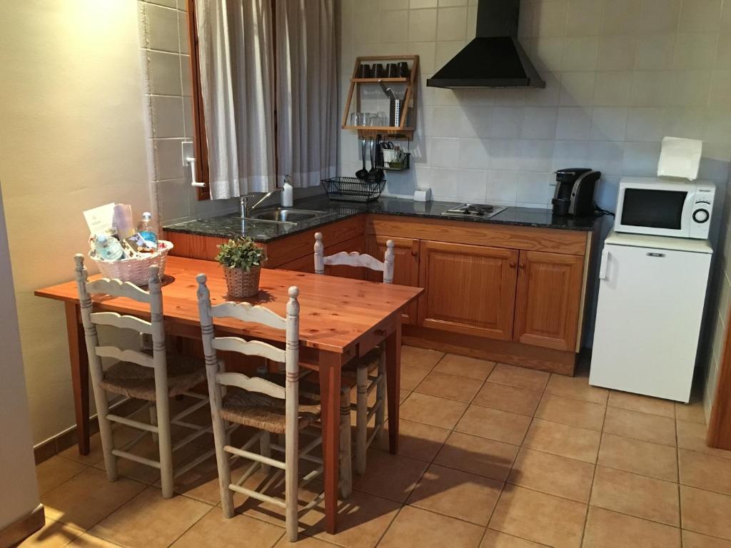 Kuchyň nebo kuchyňský kout v ubytování Apartaments Cal Borda