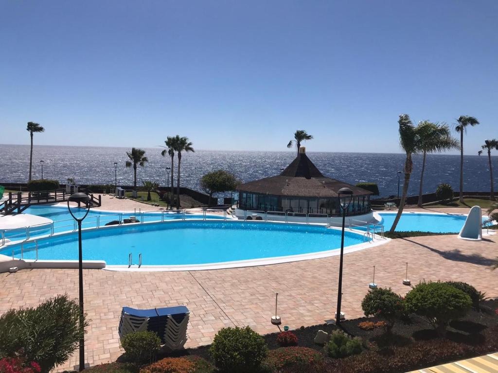 Bazén v ubytování Rocas del Mar holiday apartment nebo v jeho okolí