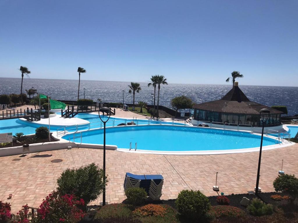 Bazén v ubytování Rocas del Mar holiday apartment nebo v jeho okolí