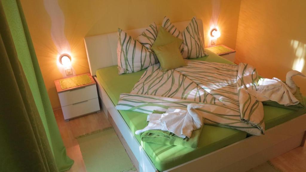 Postel nebo postele na pokoji v ubytování Haus Alpenrose